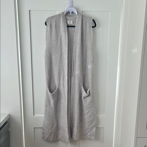 Aritzia Wilfred Gray Sleeveless Vest Open Cardigan with Pockets